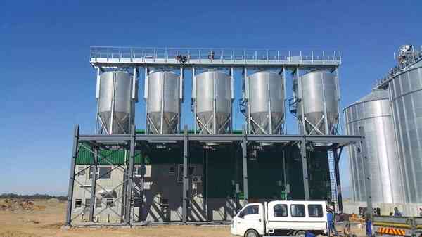 Completed industrial silos supplied by HYDROFLEX